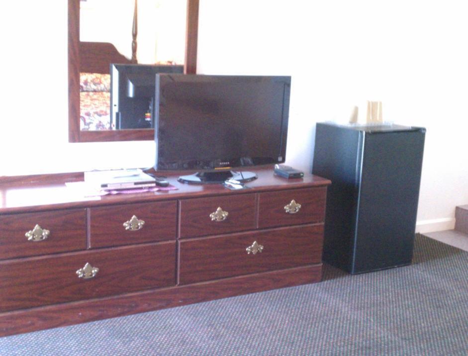 Valley Motel Pittsburgh Harmarville Room photo