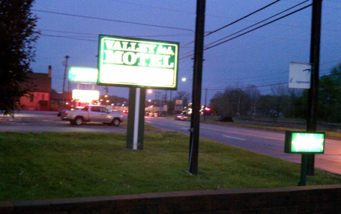 Valley Motel Pittsburgh Harmarville Exterior photo
