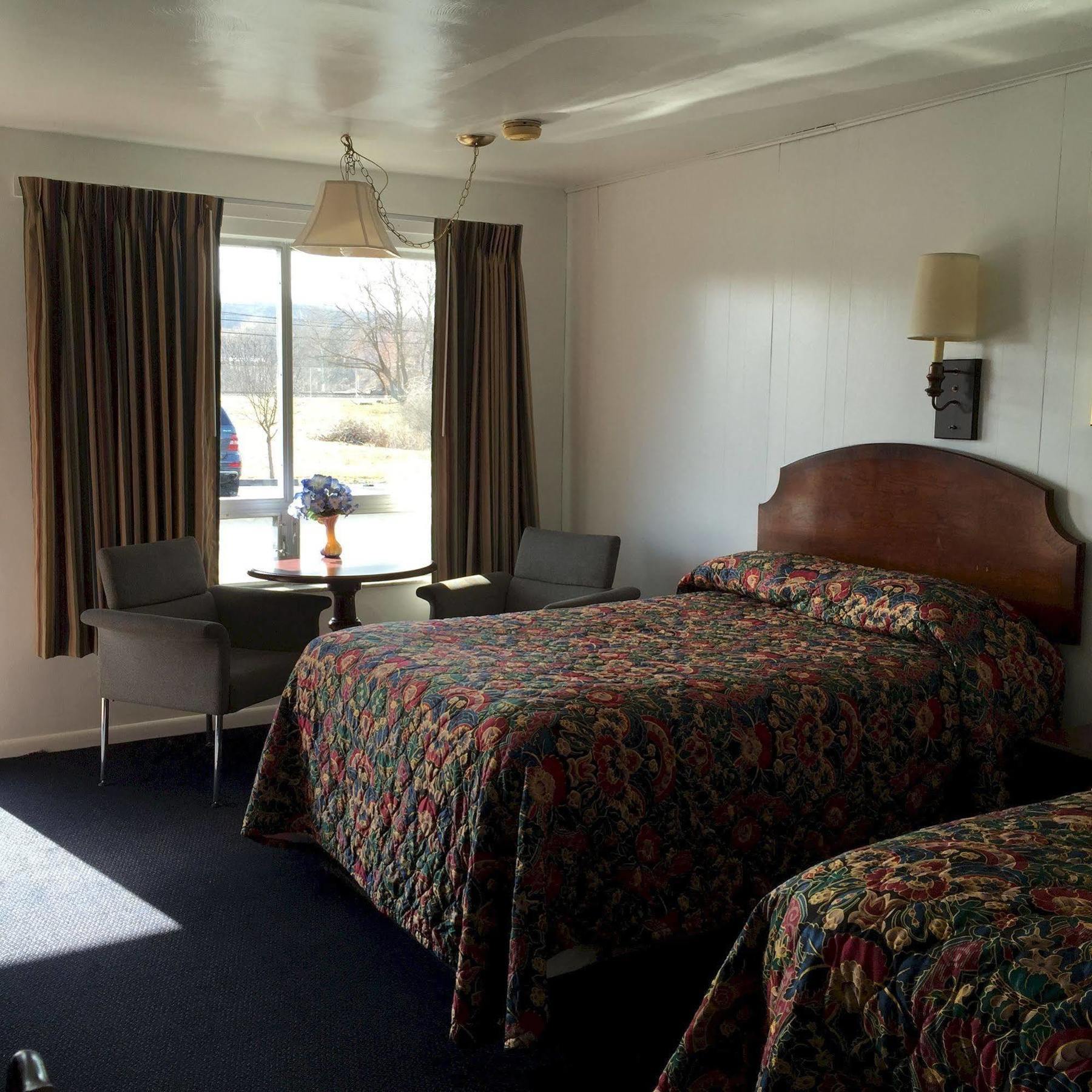 Valley Motel Pittsburgh Harmarville Exterior photo