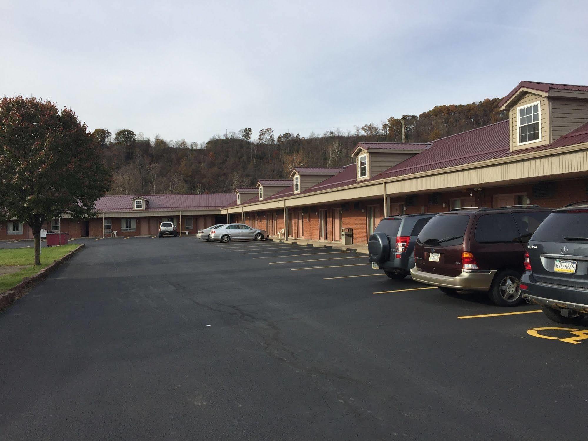 Valley Motel Pittsburgh Harmarville Exterior photo