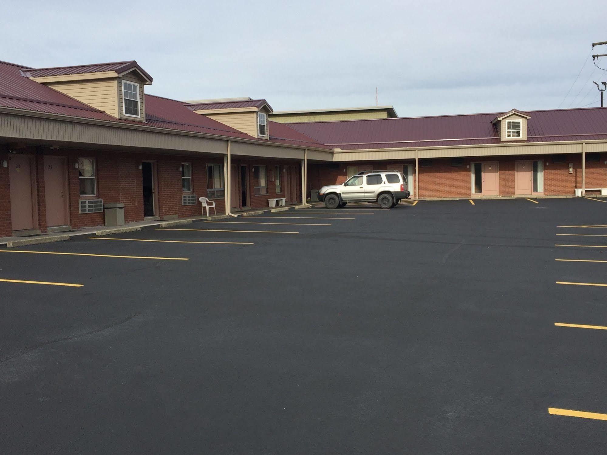 Valley Motel Pittsburgh Harmarville Exterior photo