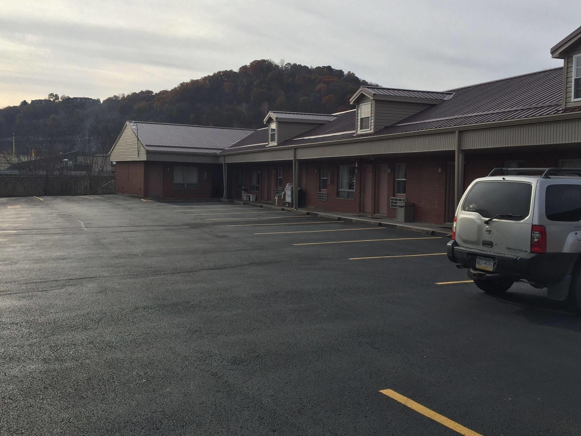 Valley Motel Pittsburgh Harmarville Exterior photo