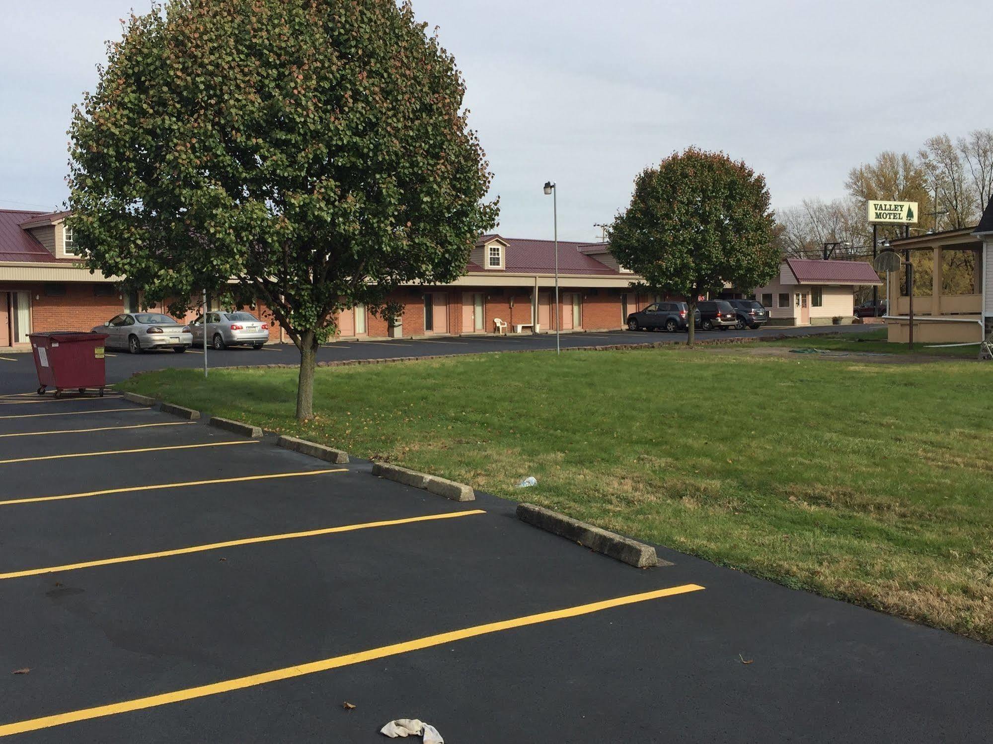 Valley Motel Pittsburgh Harmarville Exterior photo